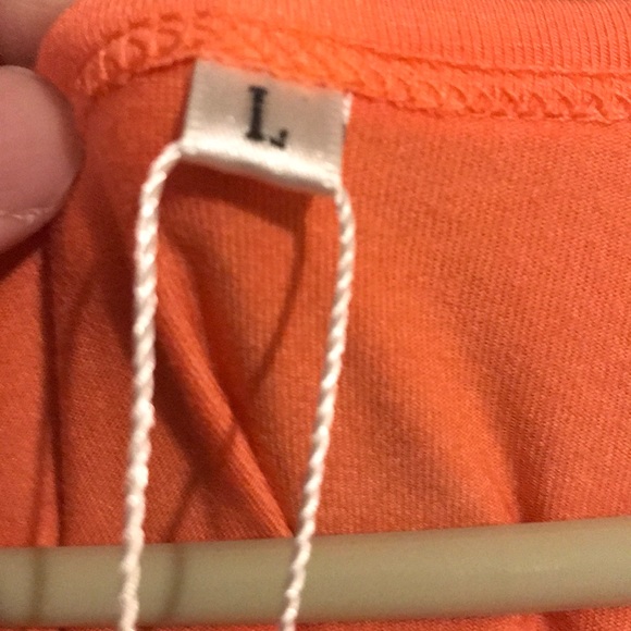 Cute boutique top - Picture 2 of 3